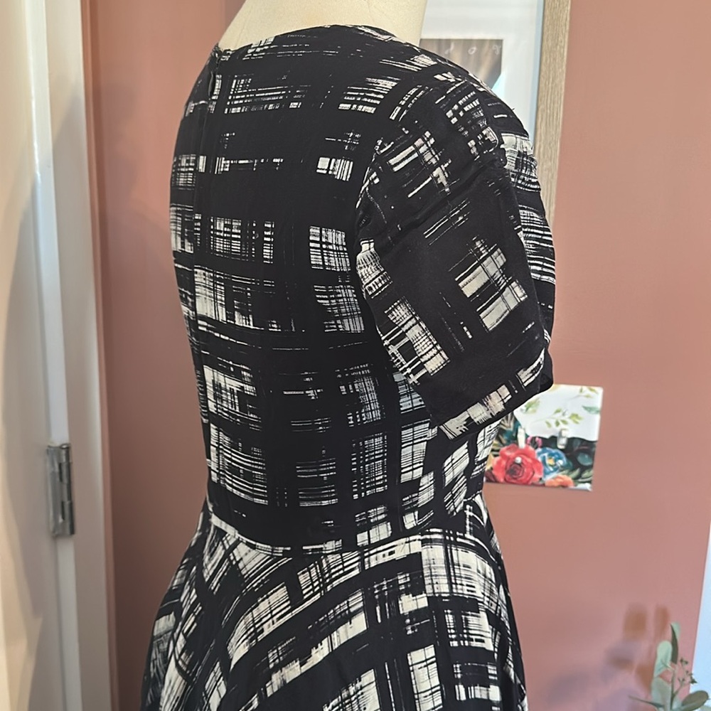 Anthropologie Corey Lynn Calter paint strokes pattern 2 black white lined dress - Picture 9 of 15